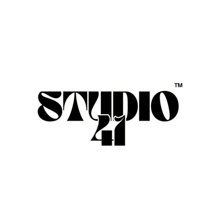 Noir et Blanc Typographique Café Logo